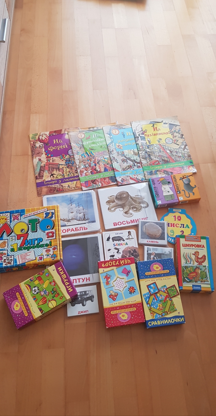 Продам карточки Домана, книги, игры. Все за 200крон